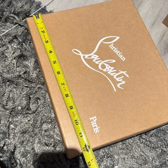 Christian Louboutin Tan Box with White Logo - Picture 3 of 5